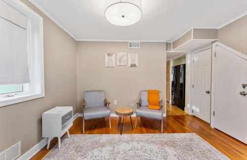 Patio Paradise Stylish 3BR Home with Gaming Room - Photo 33