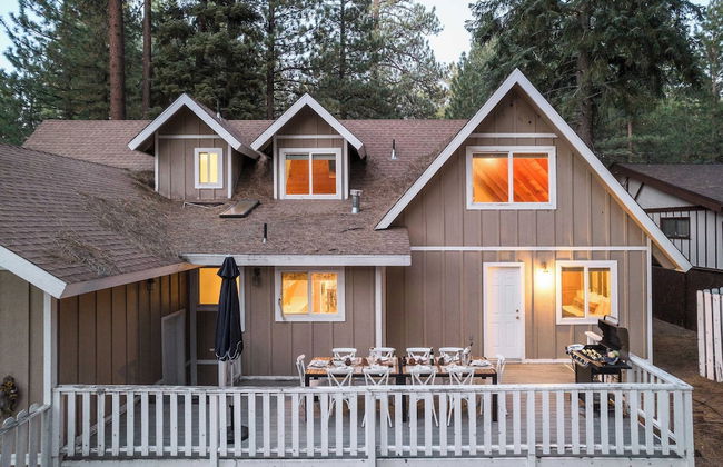 Hartwood by Avantstay Cozy Big Bear Abode w/ Spacious Deck & Stone Fireplace - Foto 24