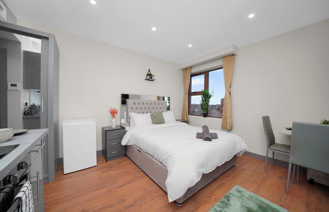 London City Apartment in Ilford - Photo 1