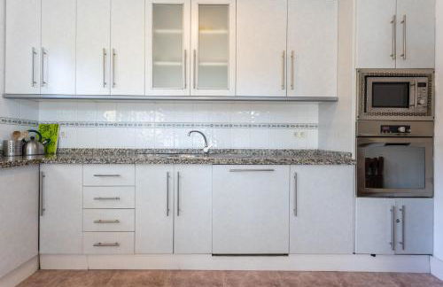 Apartamento en primera línea de playa con piscina - Photo 10