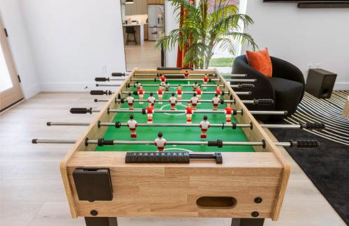 Luxury Getaway Near AT&T Stadium - 4BR Entire House-Hot Tub & Arcade - Foto 52