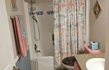 Huge 3k SQ FT Waterfront Home - Photo 34