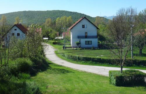 Quiet Country Side Cottage with Private Garden & WiFi near Nature Park Velebit - Foto 14