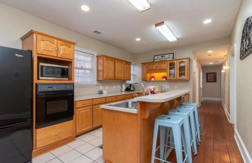 The Broadway Bungalow Walk to Riverwalk Dining! - Foto 4