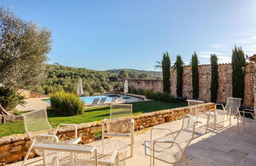 Casa de Piedra ubicada en el exclusivo wine village de Viladellops, te ofrece una experiencia única, donde el lujo y la tradición se fusionan en un entorno natural privilegiado - Foto 41