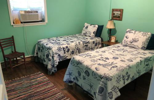 Beach Front on the Bay in our Rustic, Pet Friendly Cottage home - Photo 31