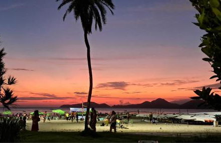 Ponta da Praia amplo 3dorm 3ban frente ao mar - Foto 52