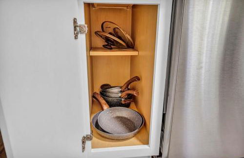 Fenced & Pet-Friendly! Modern 2BR Retreat! CLE-BW - Foto 8