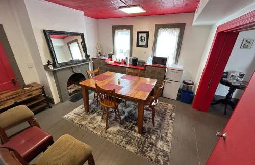 Poe Themed Home Close to Beaches and DE Turf - Foto 5