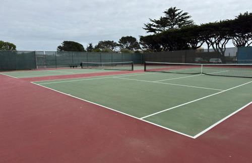 Dockside getaway with hot tub & dock - Foto 11