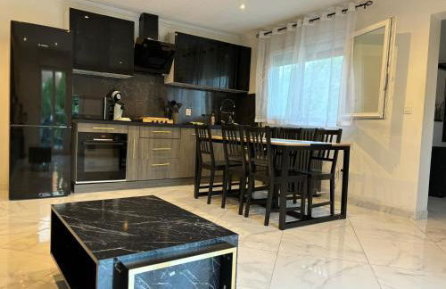 Proche Gare Paris-CDG Stade-de-France Astérix Expo - Foto 29