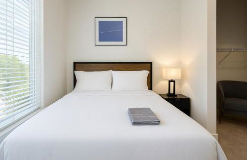 Trendy 3BR City Apt Pool and Ping Pong Fun - Foto 12