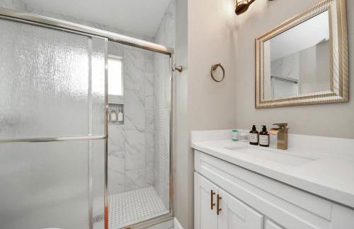 2 Homes Sleeps 8 4BD 2BA Near NRG DT Med Cen - Foto 3