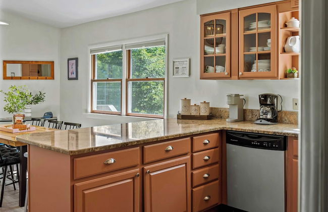 Lake It Right by Avantstay Lakefront w/ Dock, Hot Tub, Fire Pit & Game Room - Photo 17