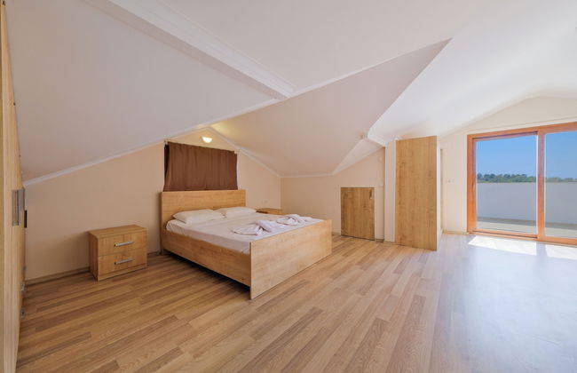 Talia deniz manzaralı 4 odalı lüks Villa - Foto 6