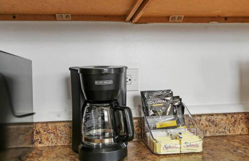 1BR Vibrant & Inviting Apt in Chicago - Montrose 2E - Foto 2