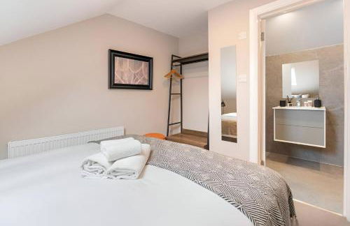 Earthy Elegance Stylish 4BR for Urban Escapes - Foto 14