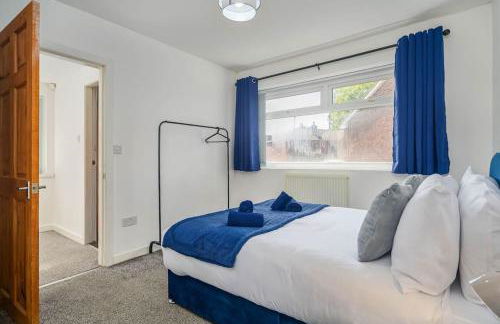 Spacious 4Bed Home, Sleeps 10, Pool Table, Parking, Perfect For Groups - Foto 21