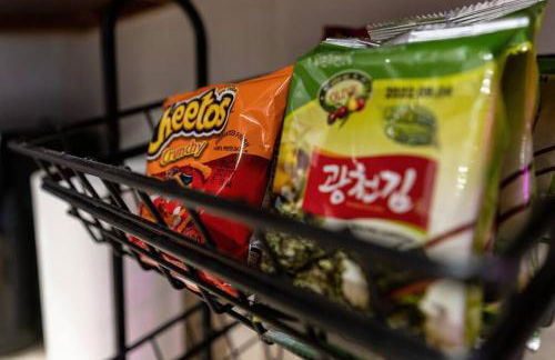 Jolene's Hideout - Noise Notice Wed-Sun - Foto 17