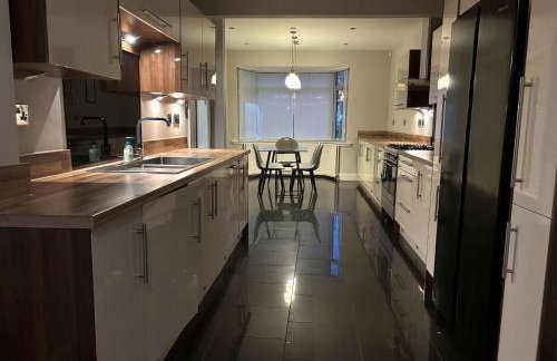 Large Home near Edgbaston Stadium, UOB & QE hospital sleeps 6 - Foto 10