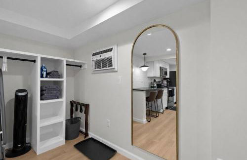 Comfortable Basement Studio Living Near Major Road - Foto 6