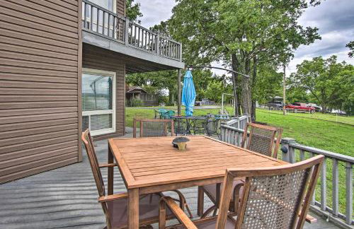 Lakefront Home with Private Beach Access! - Foto 21