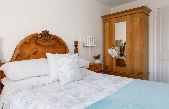 Two Bed Seafront Escape in East Wittering - Photo 3