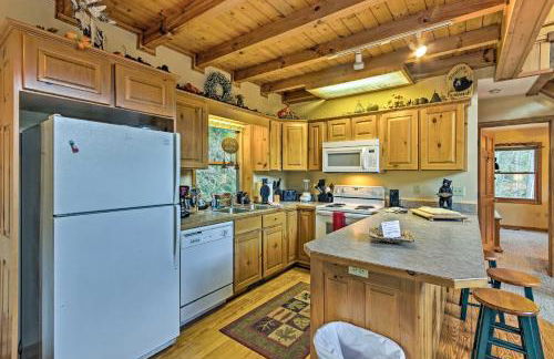 Spacious Maggie Valley Cabin with Hot Tub and MTN View - Foto 7