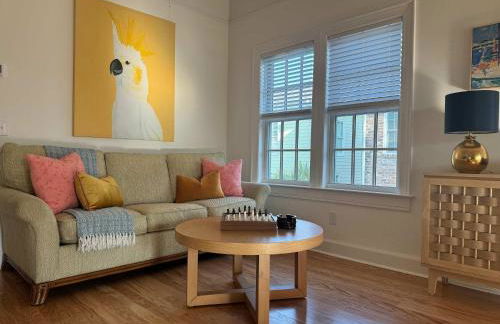 Sunny & Playful Carriage House in Downtown Savannah Stay Here and Walk Everywhere - Foto 37