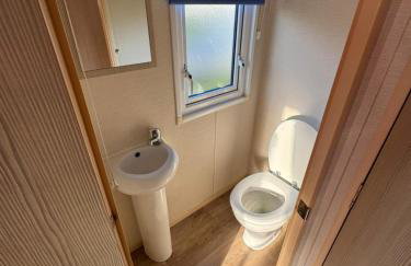 Beautiful Holiday Home 3 Bed Caravan by The Beach, Free Wifi, Games Console, TVs & DVD's, Passes Not Included - Foto 26