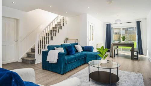 Spacious 4Bed Home, Sleeps 10, Pool Table, Parking, Perfect For Groups - Foto 1