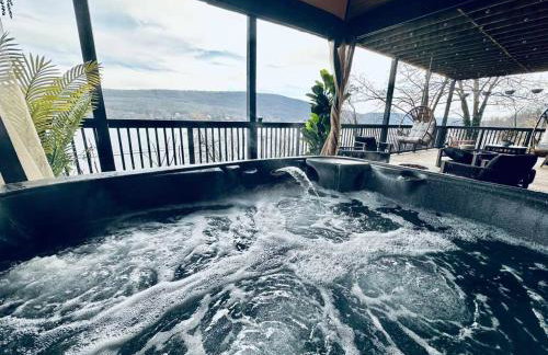 Lakeview Villa with Private Hot Tub, Firepit & Breathtaking Cliff Views - Foto 22