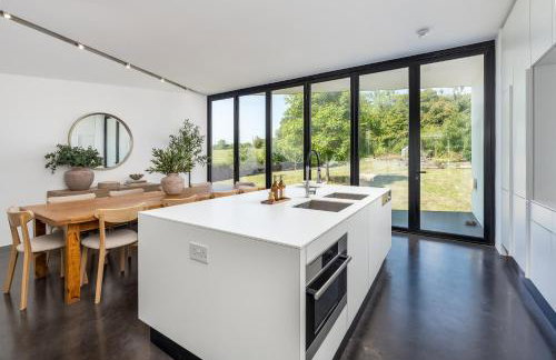 Pass the Keys Bond-villain Style Home with Panoramic Views - Foto 4