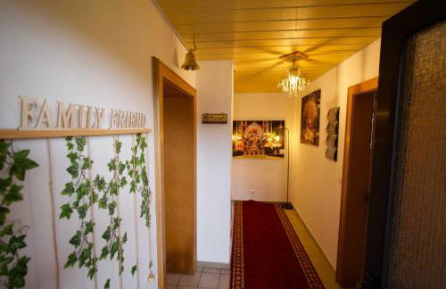 Stilvolles und Kunstvolles Retreat Apartment mit 400qm Garten & Massage und Ayurveda - Foto 43