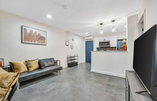 Walk to Stadium, 2 Parking spots, Dog Park, BBQ - Foto 27