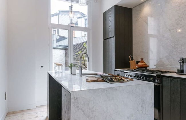 Charming House in the City of Antwerp With Parking - Foto 2