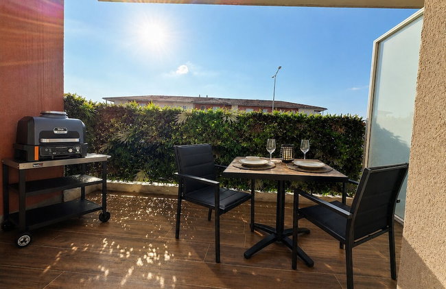 Suite Eden Spa, Appart-hôtel 3 étoiles 40m2 aux portes de Lens, Spa privé illimité, Écran géant, Box Orange, Netflix et Sport, Patio couvert barbecue, Parking gratuit en résidence privée calme, Chambre séparée, Cuisine équipée, Lit Queen Size, Wi-Fi fibre - Foto 39