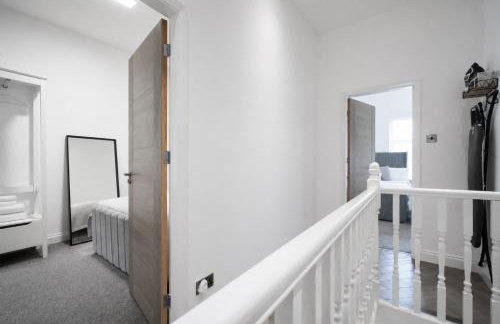 The Manchester Haven Sleeps 10 Near City Centre Breakfast hamper included - Photo 39