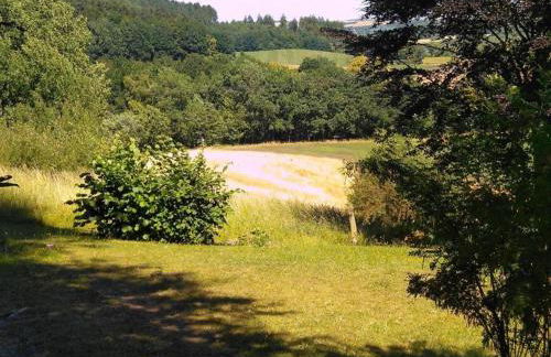 Charming Holiday Home With Natural Garden in Kaltennordheim-thuringia - Foto 2