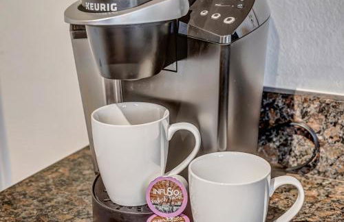 Chic Poolside Oasis - Karaoke - BBQ - Games - Foto 31