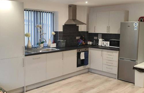 Daisy Lodge - Spacious Two Bed Flat - Parking, Netflix, WIFI - Close to Blenheim Palace & Oxford - F1 - Photo 26