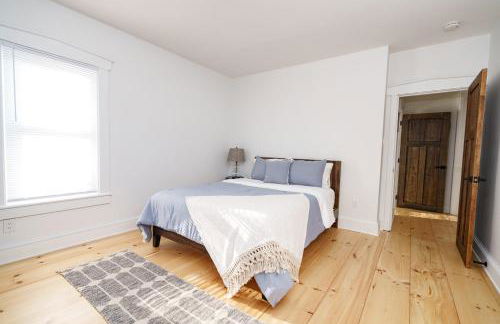 Very Cozy, 2 Bedroom Farmhouse Apartment 2nd FL - Foto 1