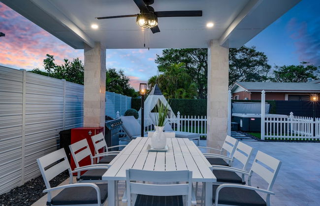 Luxury Escape: Pool, Hot Tub, Gym And More! 6 Bedroom Villa by RedAwning - Foto 54