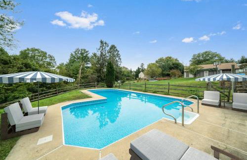 Comfort, Fun, & Charming - 5BR Oasis with Pool - Foto 35