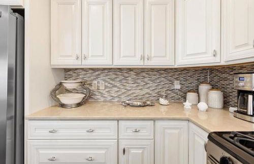 Balcony View, Updated Interior, Close to the Beach! - Foto 11