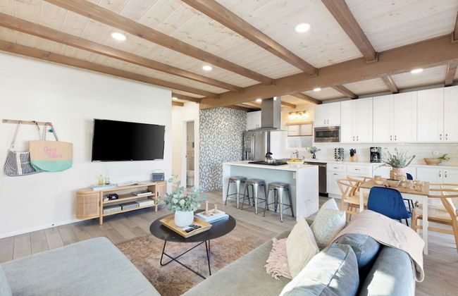 Mission Point 2 by Avantstay Mission Beach Home w/ Large Balcony Steps to Beach! - Photo 6