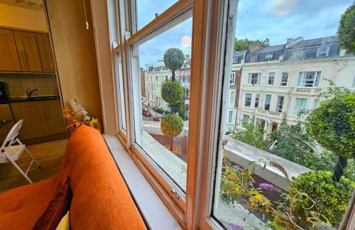 Beautiful Kensington Home with 4 beds, only 3 Minutes walk to Earls Court Station - Photo 14