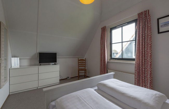 Beautifully Situated Luxury Villa on the Water - Foto 29