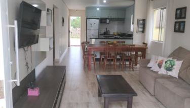 casa 700m da praia, ideal para família, 3 quartos , piscina, ar condicionado, churrasqueira, wi fi, estacionamento, até 10 pessoas, - Foto 2