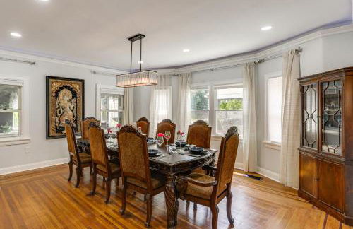 Modern Group Getaway with Private Yard in Cincinnati - Foto 8